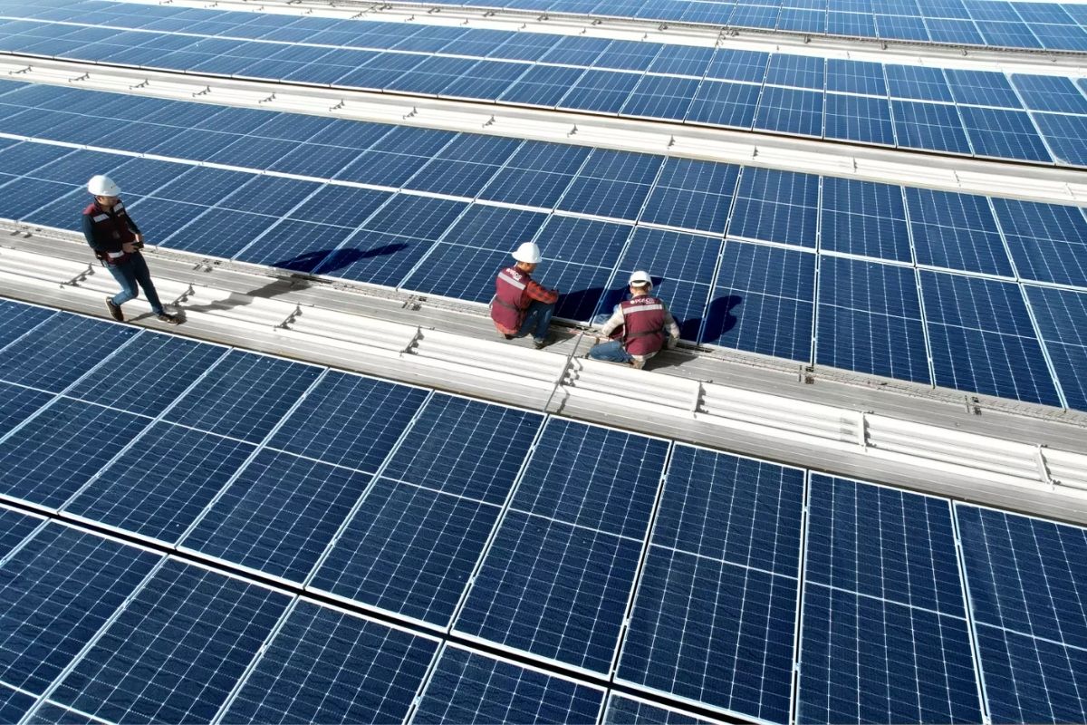 En Pireos te brindamos limpieza de paneles solares industriales