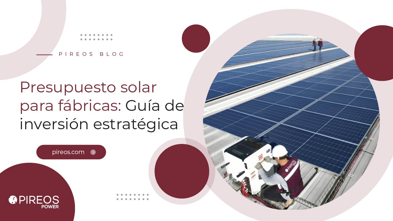 Vista aérea de una instalación masiva de paneles solares sobre el techo de una fábrica, ilustrando un presupuesto solar de inversión estratégica de Pireos Power.